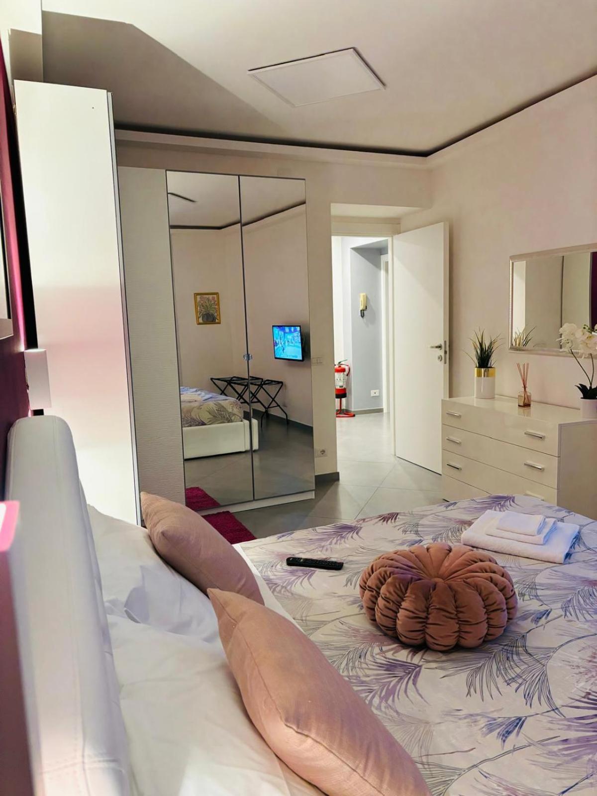Nice Apartments In The Historic Center ヴェルバーニア エクステリア 写真