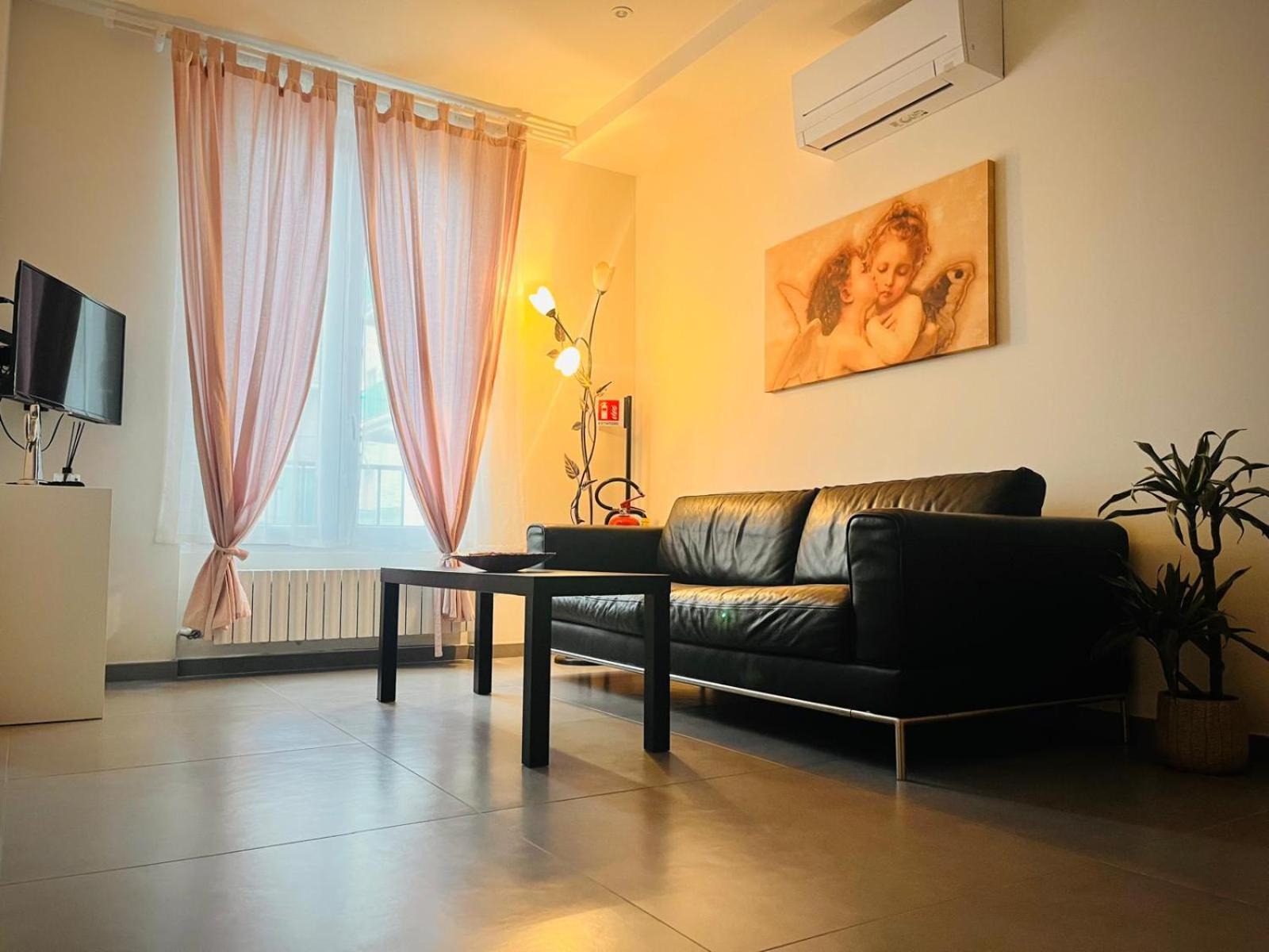 Nice Apartments In The Historic Center ヴェルバーニア エクステリア 写真